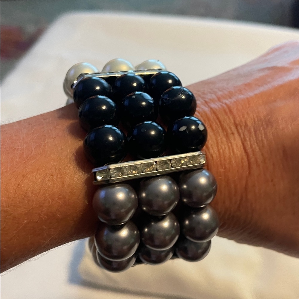 Elegant Black and White and silver pearl like Beaded Bracelet